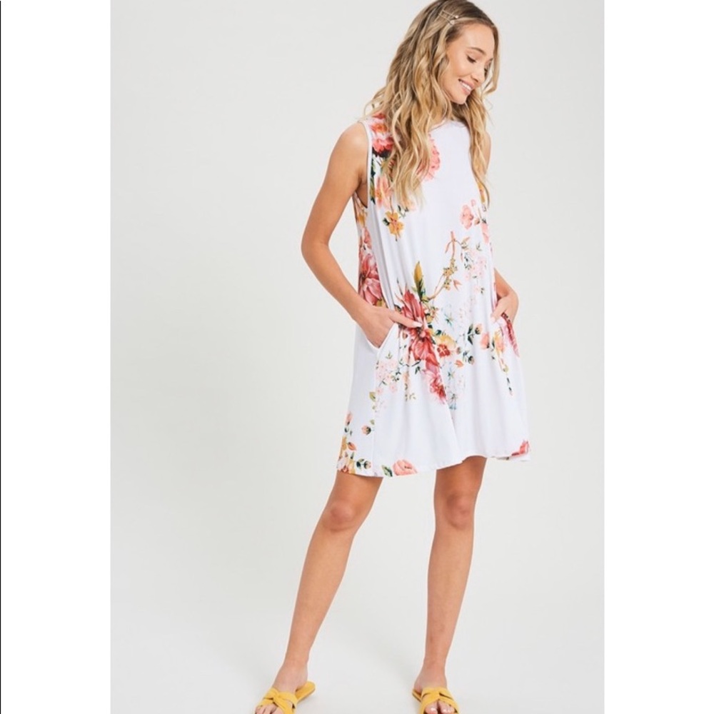Last 2! Floral Shift Dress!🌺 - Picture 4 of 8